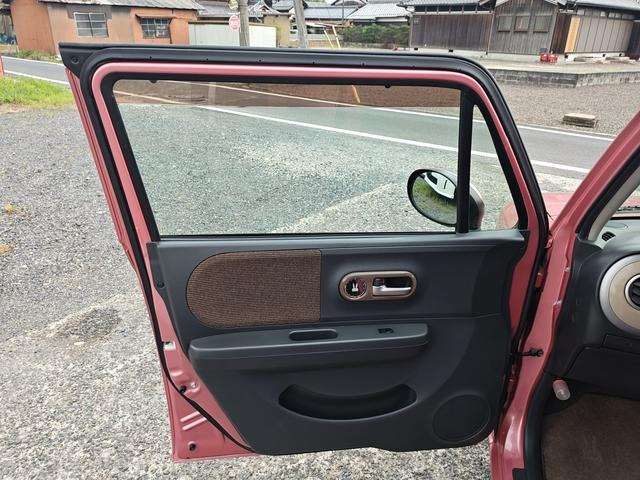 ����ȑ��h�A�p�l���ł��B�����|�C���g�ŃE�T�M���񂪂��܂��B