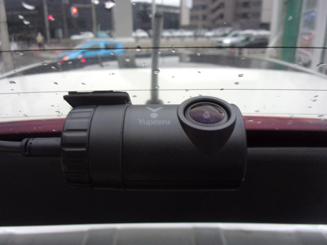 �h���C�u���R�[�_�[�͑O��ɑ����B