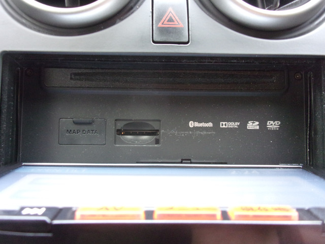 CD,DVD,SD�J�[�h�X���b�g���B