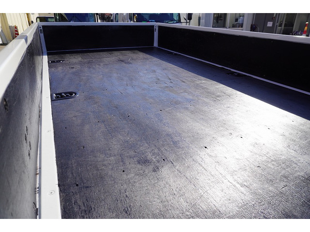 �V�Ԓ����������Ă���܂��B���g�p�̎ԂȂǂ����Ŕ[���������g���b�N����������u���Ă���܂��̂ł������������B