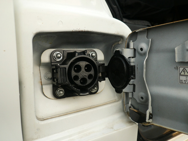 充電ケーブル差込口☆