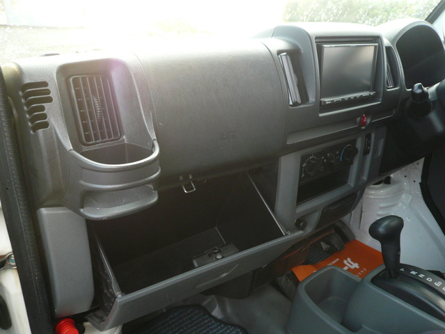 大容量、グローブボックス☆ガバっと開くので、書類の出し入れもしやすいですよ?