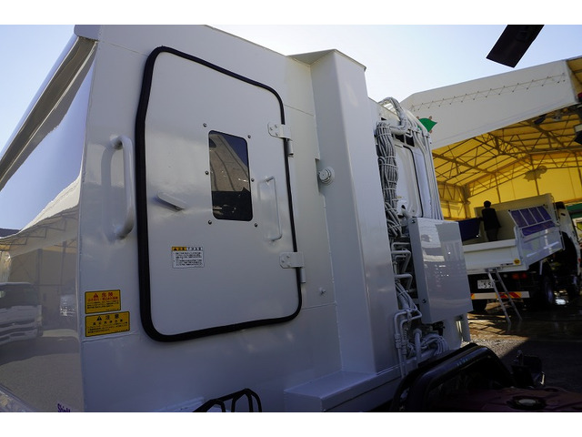 �L�x�ȃg���b�N�A���p�ԁA�n�C�G�[�X�Ȃǎ�舵���Ă���܂��B��xHP�������������Bhttp://www.vantruck.co.jp/