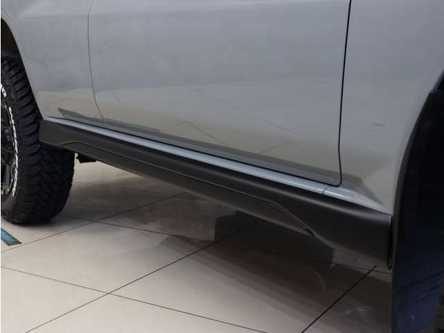 �T�C�h�X�e�b�v���}�b�g�u���b�N�h�蕪���ςݎd�グ�ƂȂ��Ă���܂��B