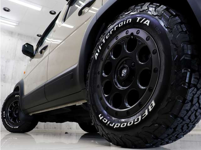 �V�i�ЊO�A���~�z�C�[���ɐV�iBF�O�b�h���b�`�I�[���e���[���z���C�g���^�[�^�C���𑕒����A�N�e�B�u�ȕ��͋C�Ɏd�オ��܂����B