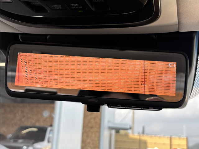 �f�W�^���C���i�[�~���[�Ō�����E��