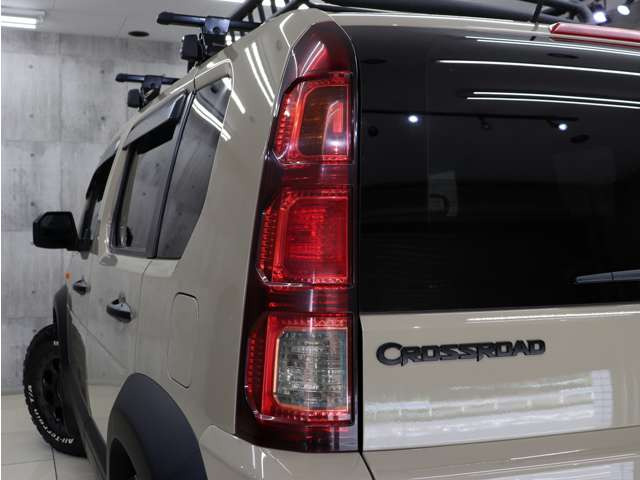 �e�[�������v�������傫�ȃL�Y�������A�����Y��ȏ�Ԃ�ۂ��Ă���܂��B�e�[���̃u���b�N�A�E�g�J�X�^����ЊO�e�[���ւ̃J�X�^�������C�y�ɂ����k���������B