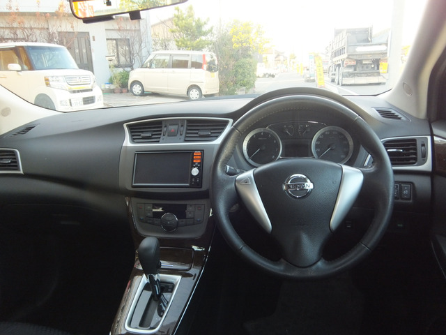 ���X�͏펞�A�����������I�Ԃ�25��ȏ����葵���Ă���܂��B�l�C�̃~�j�o���E�R���p�N�g�J�[�E�y�����Ԃ܂ŉ��ł����C����������!