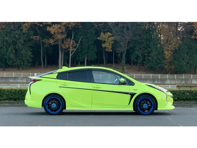 プリウス1.8 A E-Four 4WD