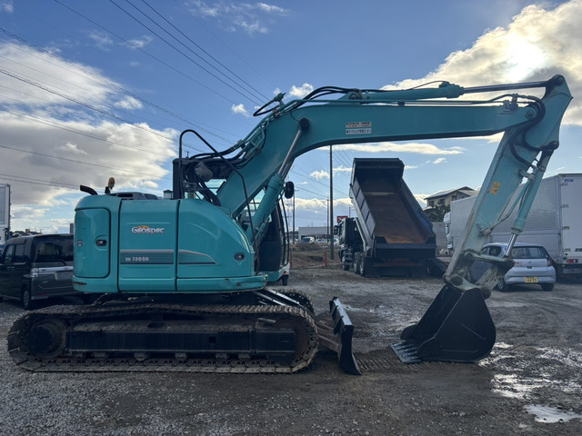 コベルコ油圧ショベル