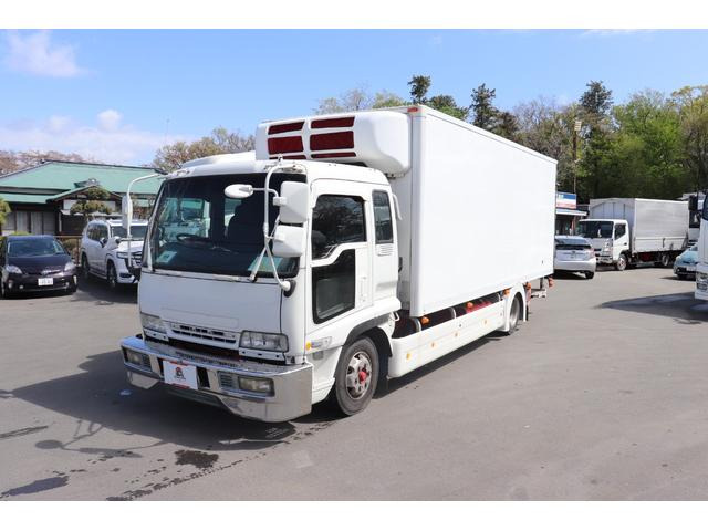 フォワード冷蔵冷凍車