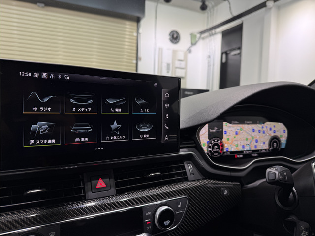 �o�[�`�����R�b�N�s�b�g��12.3�C���`�̍��𑜓x�t����ʂɁA���x�v�E��]�v��i�r�Q�[�V�����}�b�v���A�A�E�f�B�R�l�N�g�T�[�r�X�A���W�I�E���f�B�A���Ȃǂ��t���L�V�u���ɕ\���ł��܂��B