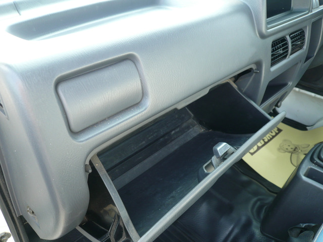 ��e�ʁA�O���[�u�{�b�N�X���K�o���ƊJ���̂ŁA���ނ̏o����������₷���ł���?