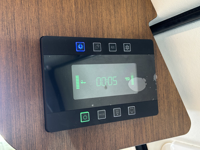 �g�C�t�@�N�g���[�̃L�����s���O�J�[�ɂ͓d���i�W���p�l�����������܂�!�d����e��Ɩ��AFF�q�[�^�[�A�C���o�[�^�[�Ȃǂ̓R�`���ő���ł��܂�!