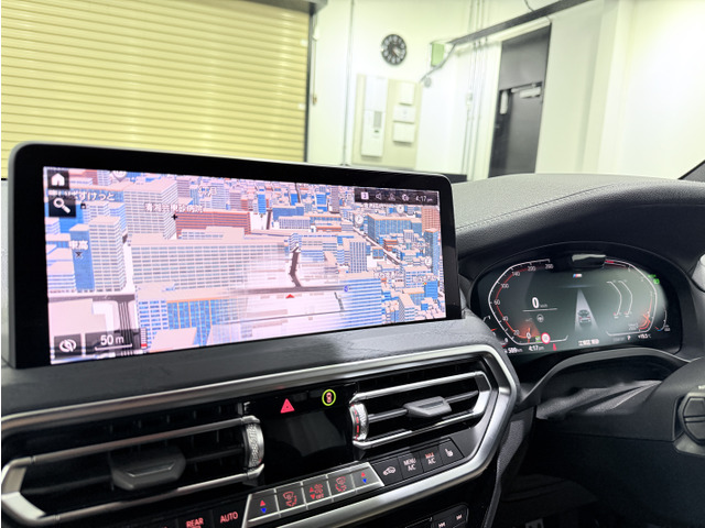 12.3�C���`�̃^�b�`�p�l������^�f�B�X�v���C�ƂȂ���iDriveHDD�i�r�Q�[�V�����V�X�e���B�n�f�W������u���[�g�D�[�X���͂��߁AAppleCarPlay�EUSB�Ȃǂɂ��Ή����Ă��܂��B