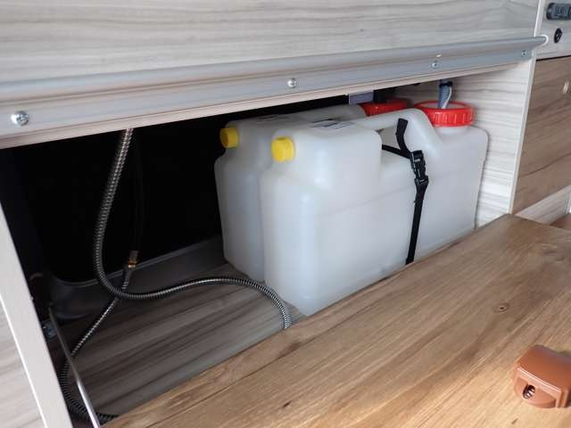 ���L���r�l�b�g�����ɂ͊e12L�̋��r���^���N����������Ă���ԓ��ł̐����􂢎������Ȃǂɏd�󂵂܂���