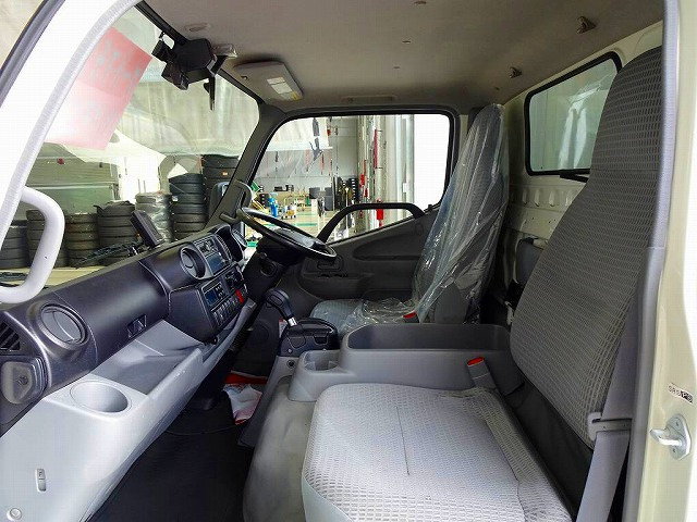 AC PS PW SRS ABS �W���h�A���b�N AM/FM���W�I �o�b�N���j�^�[ �h�����R �^�[�{ �r�C�u���[�L �Ԑ���E�x�񑕒u PCS �A�C�h�����O�X�g�b�v �t�H�O�����v TRC