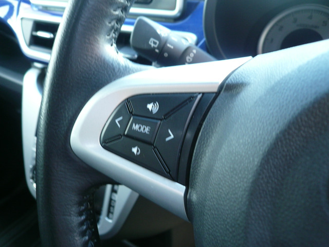 �X�e�A�����O�X�C�b�`(��) �茳�ŃI�[�f�B�I�̑���ł��܂���