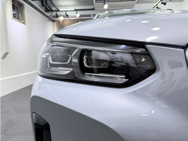 �A�_�v�e�B�uLED�w�b�h���C�g�͎��R���ɋ߂������O�����ψ�ɏƎ˂����F��������B�Èł𑖍s����ۂ̔�J���y�����܂��B���s�󋵂ɍ��킹�������␳�⃍�[�E�n�C�r�[���̐؂�ւ��������ōs���܂��B