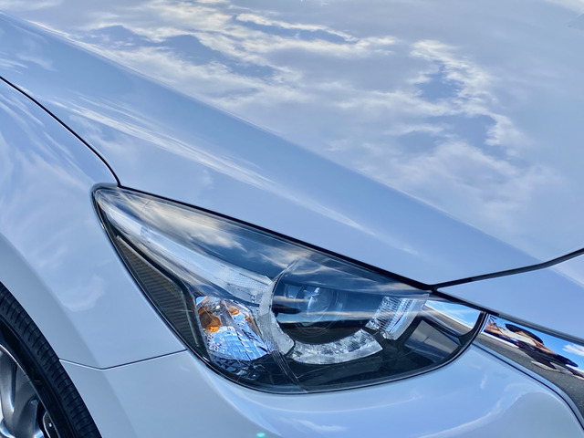 �w�b�h���C�g���܂�Ȃ��N���A�[�ł��B�h���̏�Ԃ��ǂ��A�Z���~�b�N�̂悤�Ȑ��^�ȋP��������Ă���܂��BLED�̗p�ł��Ȃ薾�邭�A��Ԃ̎��E�ǍD�ł��B