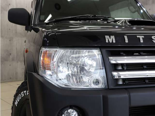 �w�b�h���C�g�����΂݂�܂蓙������σL���C�ȏ�Ԃ�ۂ��Ă���܂��B�C���i�[�u���b�N�y�C���g�����C�g�̃J�X�^�������C�y�ɂ����k���������B