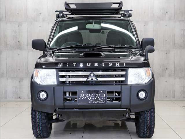 �t�����g�r���[�͏����u���b�N�J���[�ƃ}�b�g�u���b�N�œh�蕪���A�I�V�����ȃt�����g�r���[�Ɏd�オ���Ă���܂��B