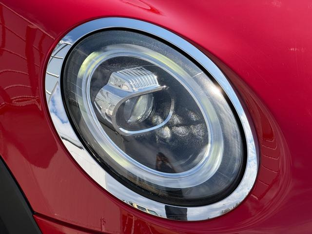 LED�w�b�h���C�g�̓f�U�C���������ł͂Ȃ���Ԃ̈��S���ɔ��Ɍ��ʂ𔭊����܂�!