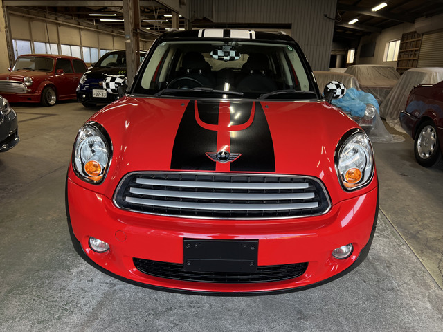 �{�f�B�[�J���[�̓s���A�E���b�h���x�[�X�Ƀu���b�N�v���[�t�B�C���e���A�͍��̃t�@�u���b�N�BETC�ԍڊ�A�h���C�u���R�[�_�[�͑����ς݂ƂȂ�܂��B