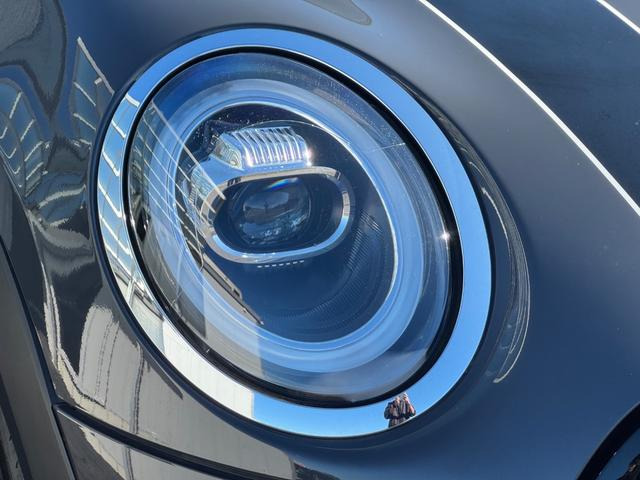 LED�w�b�h���C�g�̓f�U�C���������ł͂Ȃ���Ԃ̈��S���ɔ��Ɍ��ʂ𔭊����܂�!