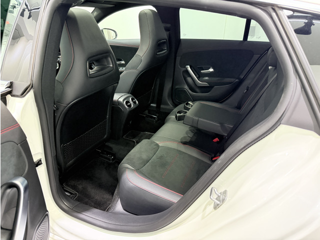 �g�p���̖w�ǖ����R���f�B�V�����̌㕔�ȁB��Ȑ�p��USB�EC�\�P�b�g��A�[�����X�g���p�h�����N�z���_�[�Ȃǂ�������Ă���܂��̂ŁA���K�ȃh���C�u�����y���ݒ����܂��B