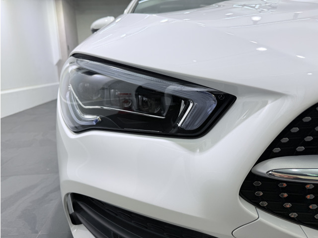 �w�b�h���C�g�����Y���������̂����Y��ȏ�Ԃ��ۂ���Ă���܂��B��Ԃ̃h���C�u�����S�̃A�_�v�e�B�u�n�C�r�[���A�V�X�g�v���X��C���e���W�F���g���C�g�V�X�e���@�\�t�}���`�r�[��LED�w�b�h���C�g���̗p�B