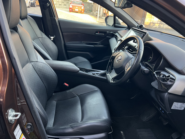 �{�f�B�J���[�̓_�[�N�u���E���}�C�J���^���b�N�A�C���e���A�̓u���b�N���U�[�ƂȂ�܂��B