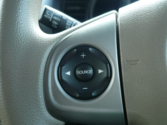 �X�e�A�����O�X�C�b�`���茳�ŃI�[�f�B�I�̑���ł��܂���