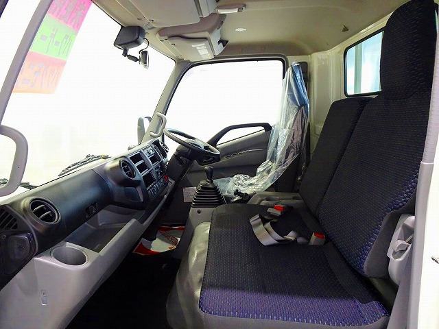 AC PS PW SRS ABS �W���h�A���b�N ���d�i�~���[ AM/FM���W�I ���[���~���[���o�b�N���j�^�[ �^�[�{ �r�C�u���[�L ES�X�^�[�g �t���A6MT