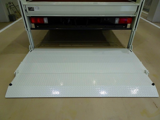 2�i�܂ꎮ�����p���[�Q�[�g 600kg �V���a/RE06-1134 ��:120cm/�L����:107cm ��:207cm/�L����:193cm �����A�x��PG�X�C�b�`