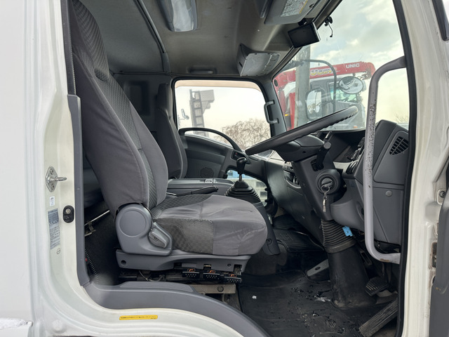 フォワード冷蔵冷凍車