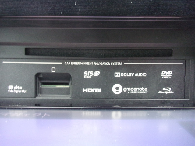 CD,DVD,�u���[���C,SD�J�[�h�X���b�g���B