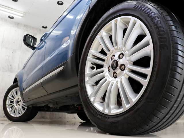 �G�N�X�e���A�̗v�ł���A���~�z�C�[���́A19�C���`�̏����f�U�C���ƂȂ��Ă���܂��B����Ȃ�h���X�A�b�v���\�ł��̂ŁA���C�y�ɂ����k�������܂�!