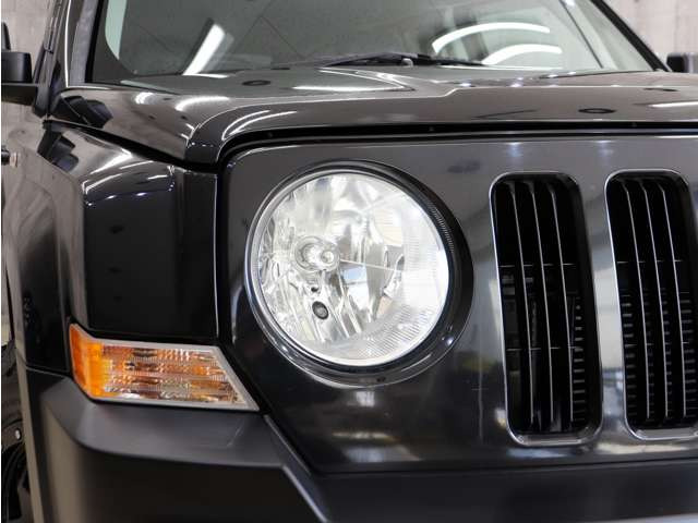 �w�b�h���C�g�����΂݂�܂蓙������σL���C�ȏ�Ԃ�ۂ��Ă���܂��B�C���i�[�u���b�N�y�C���g�����C�g�̃J�X�^�������C�y�ɂ����k���������B