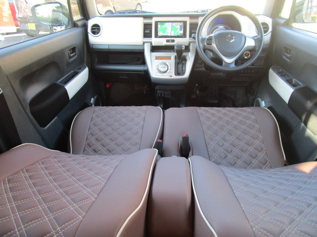 �����U�[���V�[�g�J�o�[(�N���b�c�B�I)�𑕔��B