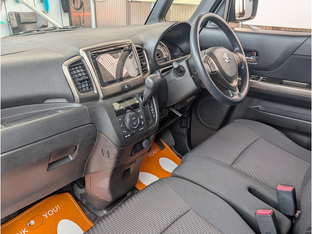 �t�����g����̃K���X���傫���̂Ŏԓ��͖��邭�J����������̂������ł��B���̂悤�ȑ�����C�����ǂ��^�]���ł���|�C���g�Ȃ̂ł��B