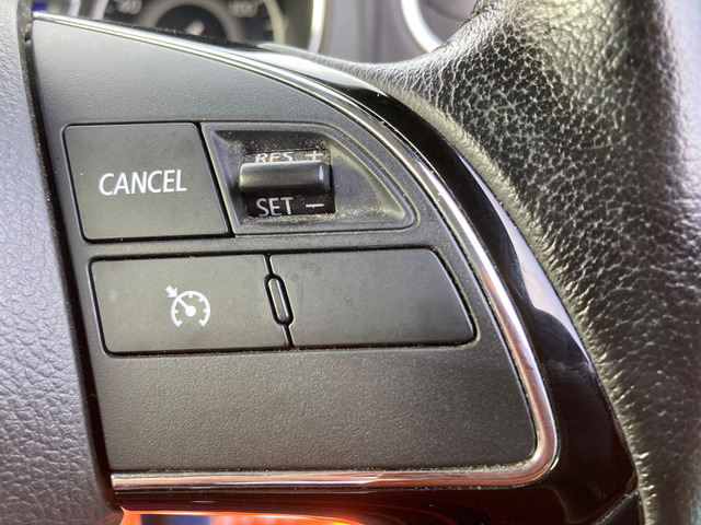 �������H�ŃA�N�Z���𓥂܂���葬�Ŋy�ɑ��s���o����I�[�g�h���C�u�@�\