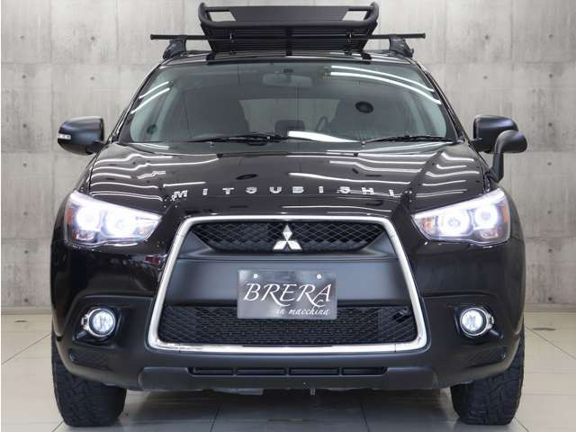 �t�����g�r���[�͏����u���b�N�J���[�ƃ}�b�g�u���b�N�œh�蕪���A�I�V�����ȃt�����g�r���[�Ɏd�オ���Ă���܂��B