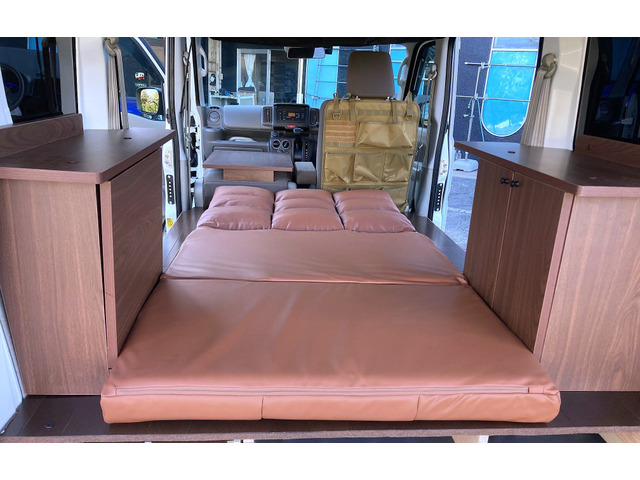 �e�[�u���ɍ��������̍��֎q���}�b�g���X�ł��B�L�΂���178cm�̃x�b�h�ɂȂ�܂��B���݂�9cm�L�������萇�����Ƃ�܂��B���֎q��Ԃł͔w������p�x�̒������o���܂��B