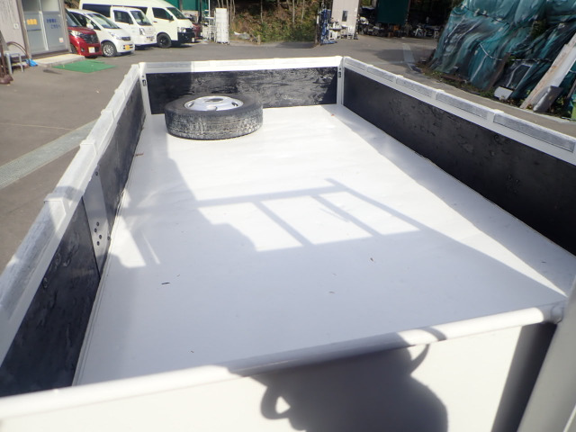 �A�I���O���㕔�Ɋp�ނ��t���Ă���A�A�I���{�̂̉��݂⏝�݂��y�����܂��B