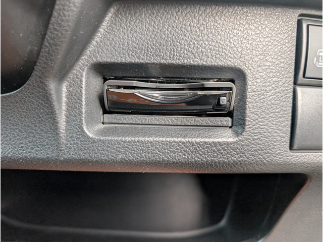 ETC�ԍڊ�͉^�]�ȑ����̎��[�ӏ��Ƀr���g�C���B�J�[�h�̏o�����ꂪ���₷���ł����J�[�h��}�����܂܂ł��ԊO���猩���Ȃ��̂Ŗh�Ə�����S�ł���B