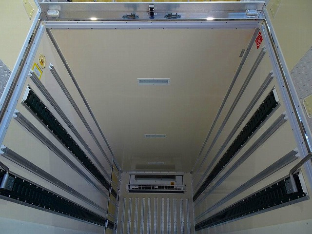 �ב����:432&times;174&times;185 ���b�V���O���[��2�i(60cm/120cm) ���A���~�ȍ|�� ���T�C�h�J���h�A(177cm/83cm) ���������O1�� �׎�LED��3�� -5�`30�x�ݒ� -5�x�m�F