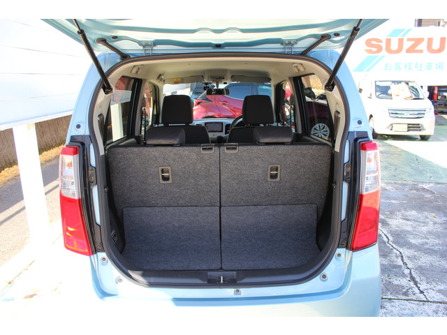 �����X�͓������C���^�[���~��ĉE�܁A�K�荕�쓹�H����w���ʂ֌�����15���ʂ̉E��ɗL��܂��B �X�Y�L�̃T�C���|�[�����ڈ�ł���