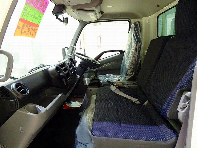 AC PS PW SRS ABS �W���h�A���b�N ���d�i�~���[ AM/FM���W�I ���[���~���[���o�b�N���j�^�[ �^�[�{ �r�C�u���[�L ES�X�^�[�g �t���A6MT