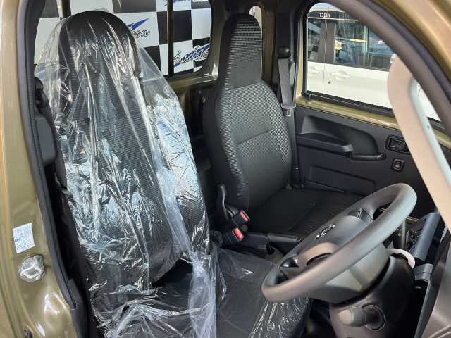 ���Ђł͂��D�݂̃t���A�}�b�g�ELED���[�������v�Ȃǂ���]������Γ��X�X�^�b�t�܂Ł�